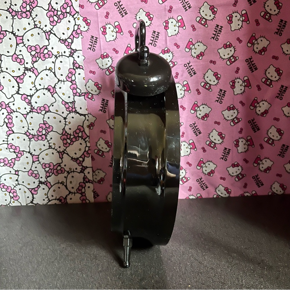 Hello Kitty Clock - Picture 2 of 9